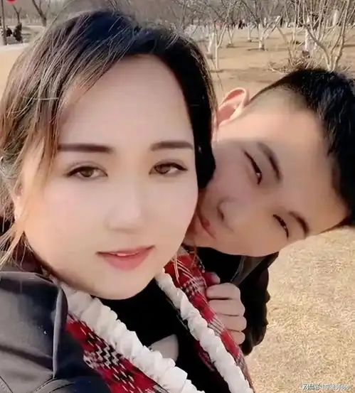河南25岁男子迎娶50岁大妈,网友他娶了个新娘