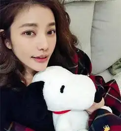 卤肉西施生意火爆,看到弯腰的瞬间后,网友春光流涎