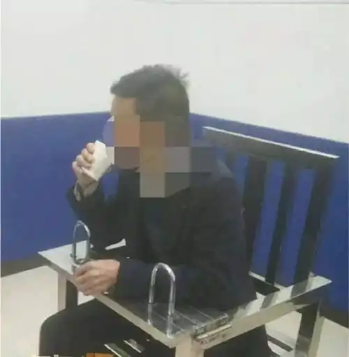 商南50岁大叔冒充网络美女美人计俘获众多男性网友山阳辖区一村民主动上交民爆物品