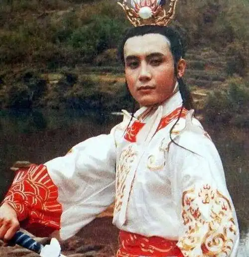 片酬1500的白龙马曾被谢霆锋打进医院,离婚后靠卖卤菜为生