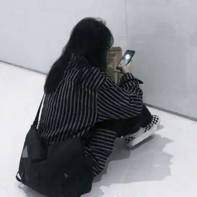 黑白头像女生背影侧脸高冷侧面伤感女头像精选