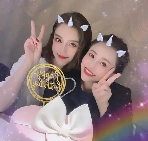 baby终于不是陪衬了,跟名媛闺蜜再次聚会,紧挨c位位置显眼