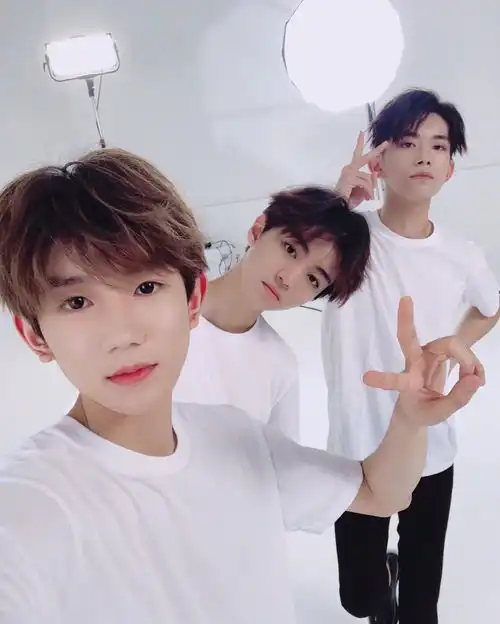 tfboys六周年当天行程已出三人同一天飞深圳,会坐同一架飞机吗