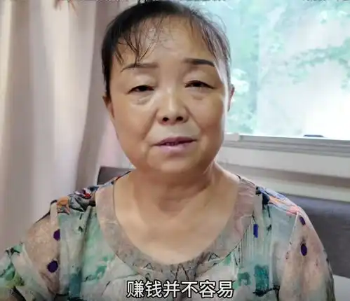 为爱买单50岁网红阿姨掏16万与丈夫离婚,内幕曝光网友谴责人品