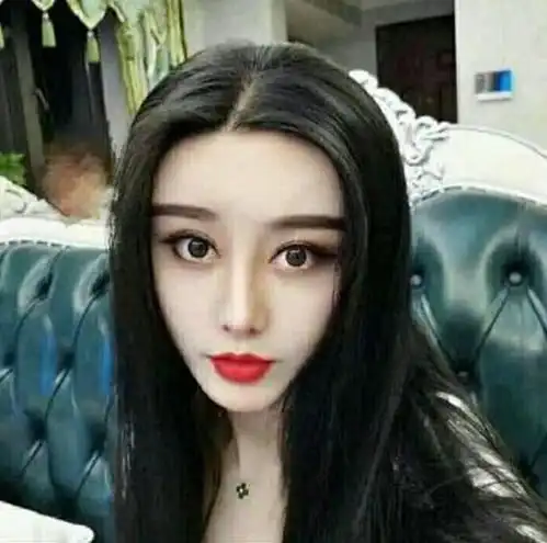 她把自己整容成范冰冰,把丈夫整成李晨,可把儿子整成谁呢