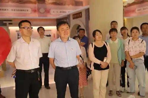 新疆巴州县和硕中学教师代表团来我校结对交流