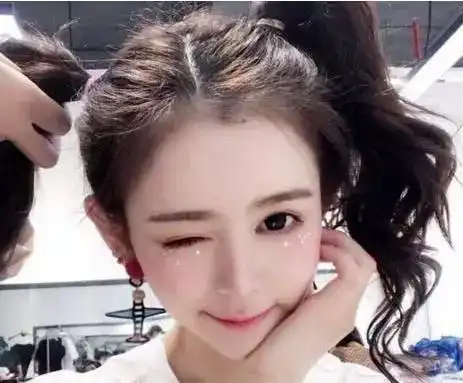 又到换发型的时候,换季什么发型好看呢