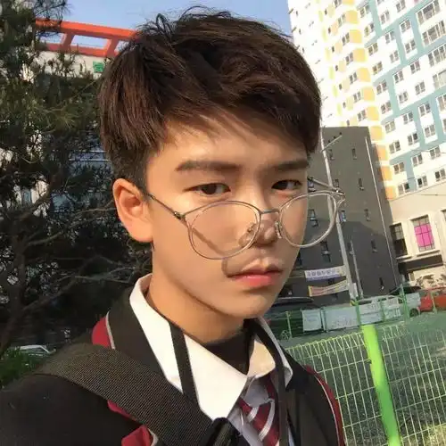 眼镜男必剪的14款男士短发,年龄不是问题发型产生距离