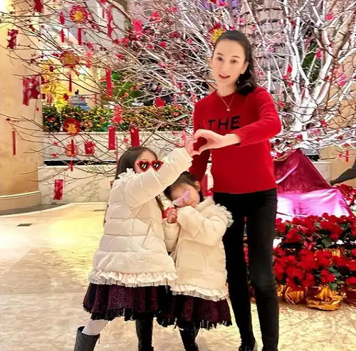 方媛晒上海别墅内景带女儿宴请闺蜜,屋里装监控疑被郭富城提防
