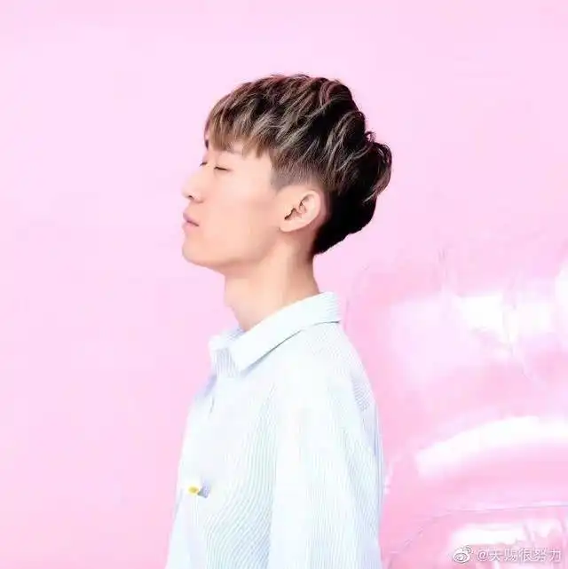 和张杰直播的一晚发生了什么天赐后面更是和小五直播开黑,羡慕