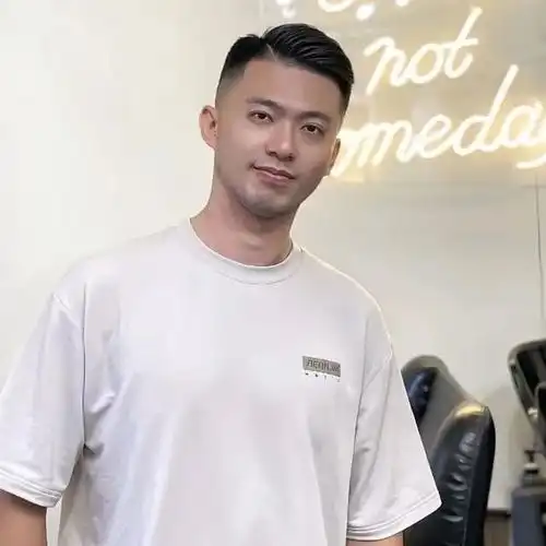 男生秋季短发怎么剪试试这3款发型,干净利落显帅气