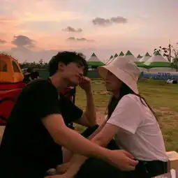 一对两张时尚魅力情头.不看路人qq情侣头像我要个性网