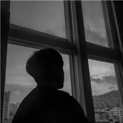 男生伤感侧颜头像喜欢有情调的男生呆呆的