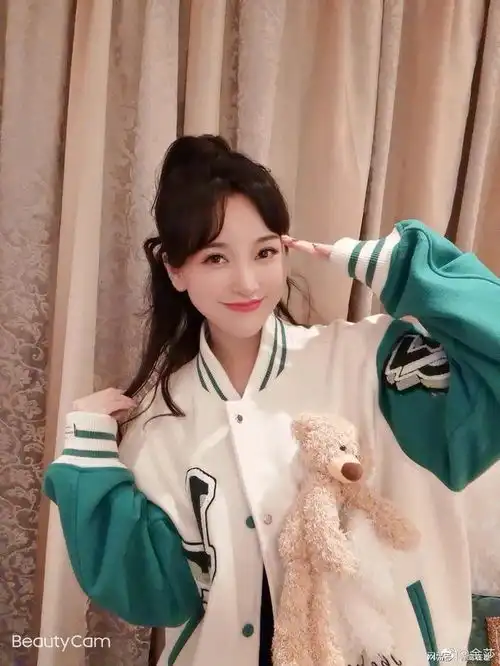 金莎首晒男友合照,网友纷纷表示对方绝对是小奶狗