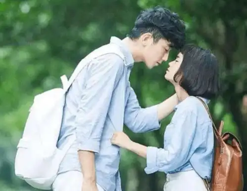 大连某高校男生多次掌掴女友,女生毫无反应,怎能爱得如此卑微