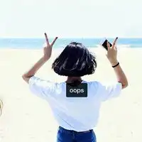 温暖的微笑长发美女睁开眼睛就自动回到想你的模式当中