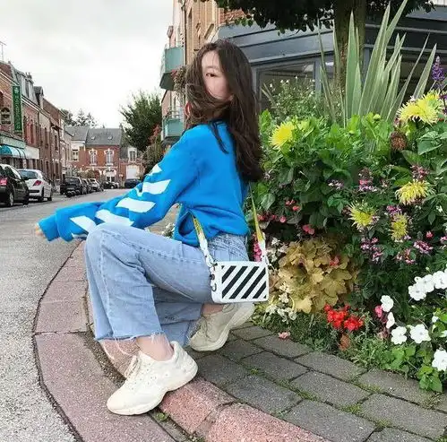 50岁王菲为谢霆锋保持好身材,扎丸子头健身房挥汗如雨状态好