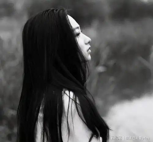中年女人沉迷美颜,抛弃丈夫和孩子,声称自己应该嫁个富二代