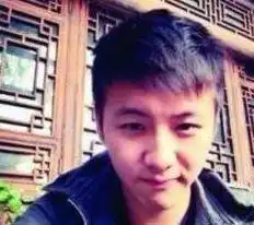 25岁小伙与50岁大妈相爱,尝到甜头后把自己兄弟也叫来了