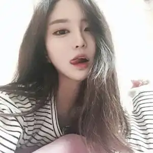 粉舌挑逗霸气女生头像图片扣扣居