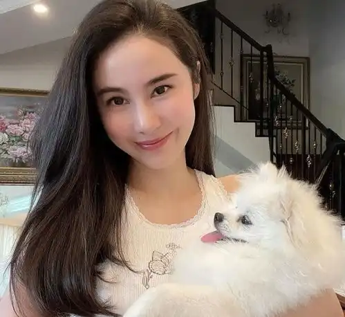 郭晶晶参加贵妇聚会,名媛闺蜜不简单,嫁大31岁富豪成副总裁
