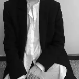 黑白个性男头衬衫诱惑了解一下
