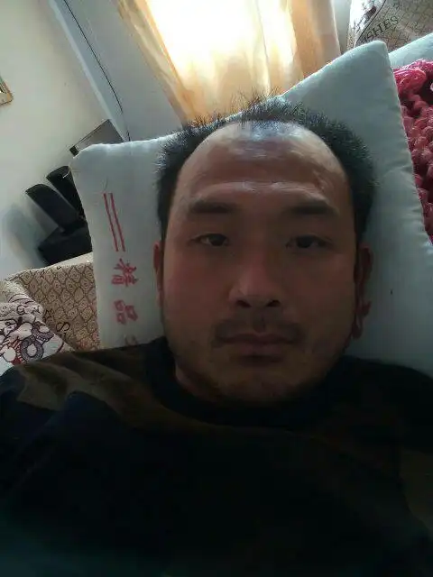 我四十岁,老公在外面有别的女人,即将离婚,有四十到五十岁的单身男人,要有稳定的收入经济条件比较好的
