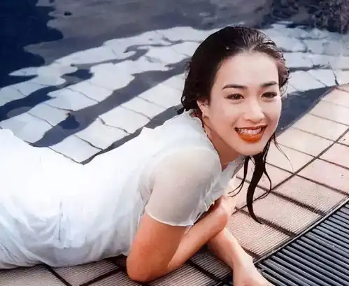 54岁钟丽缇回春,网友这是打了多少防腐剂