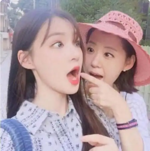 让女婿难为情的岳母火了,两人在一起像夫妻,这项运动或是功劳