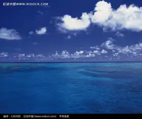 蓝天白云下蔚蓝的大海