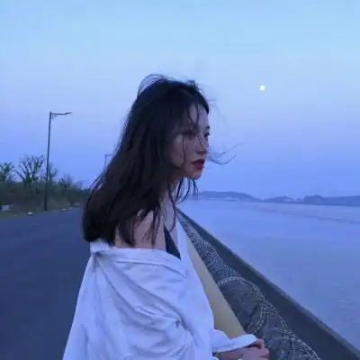女生背影长发头像侧面长发飘逸的小姐姐