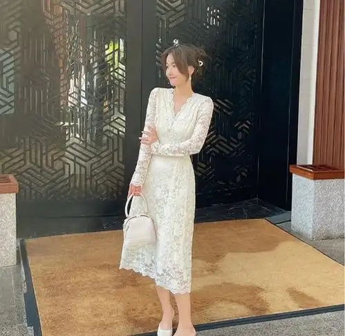 穿蕾丝连衣裙做一个有气质的优雅女人