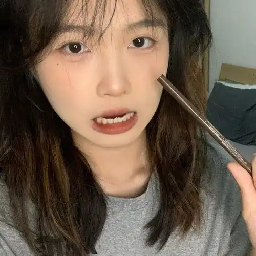 有哪些当搞笑女必备的自拍文案