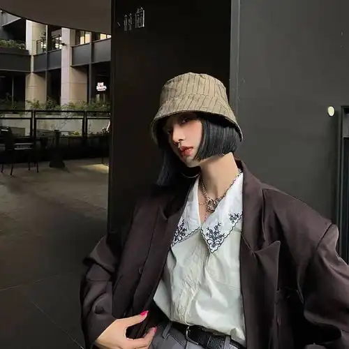 短发女生的穿搭技巧mark一下韩系风穿搭甜美又利落,超美的