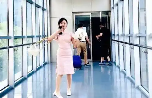 林妙可才22岁体型就像大妈,而且赘肉还堆积几层胖的真实自然
